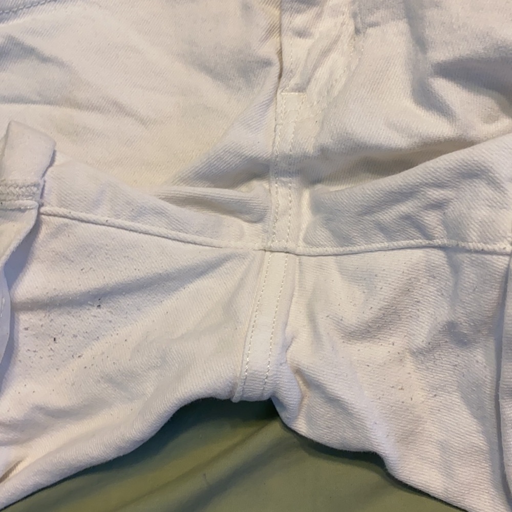 Levi’s White Jean Shorts - Picture 6 of 6